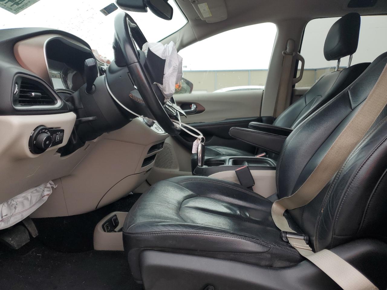 2019 Chrysler Pacifica - Image 7