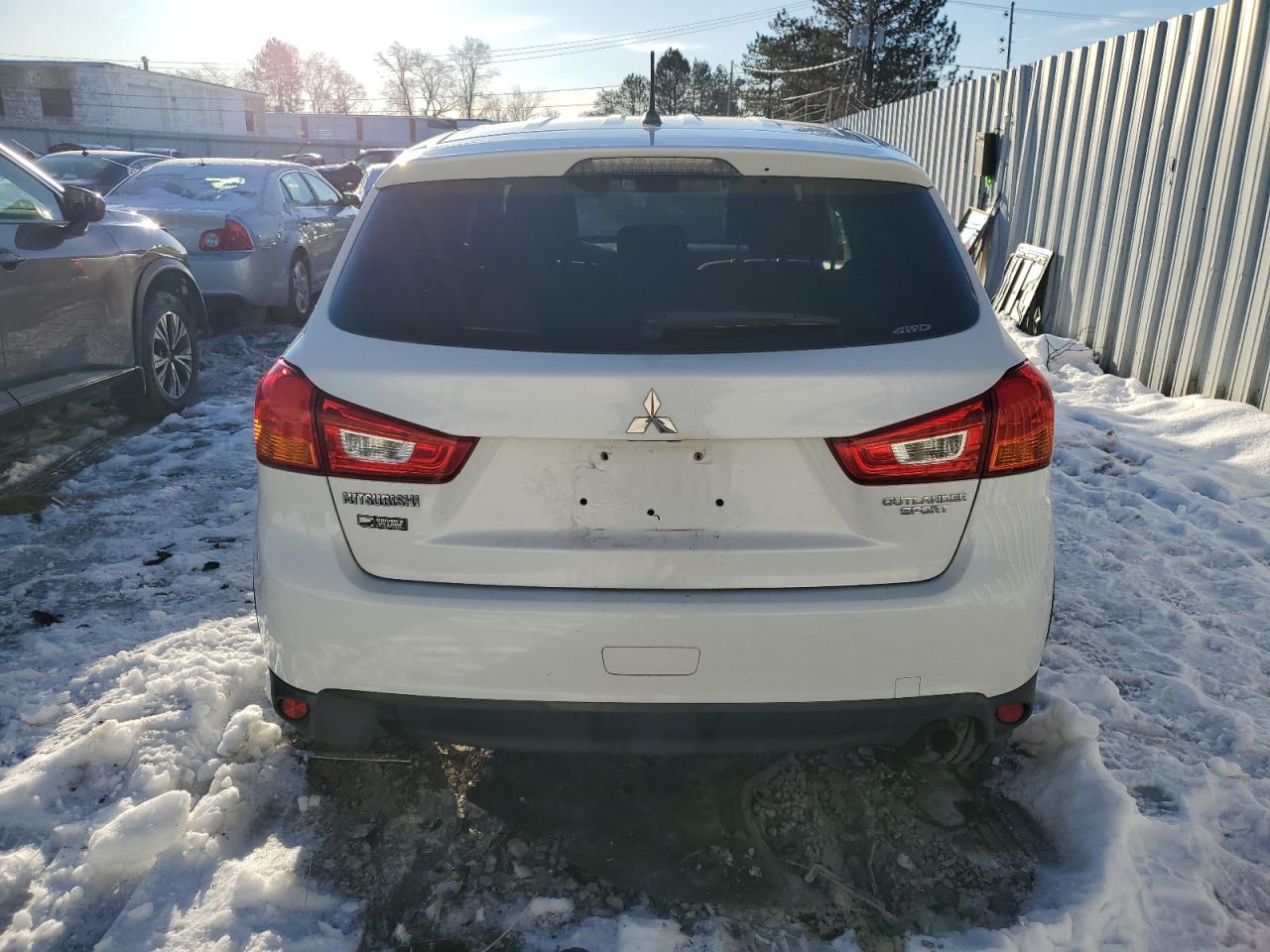 2016 Mitsubishi Outlander - Image 6