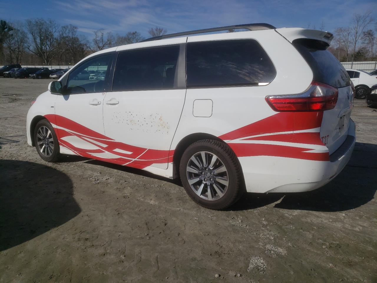 2020 Toyota Sienna - Image 2