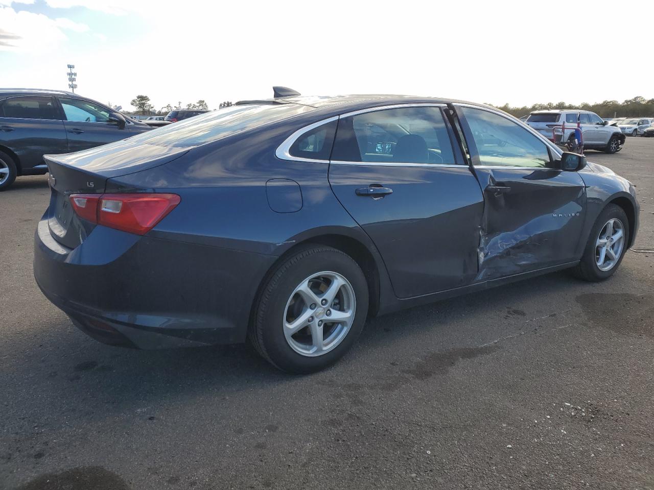 2016 Chevrolet Malibu - Image 3