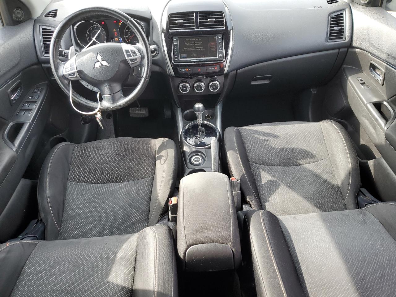 2013 Mitsubishi Outlander - Image 8