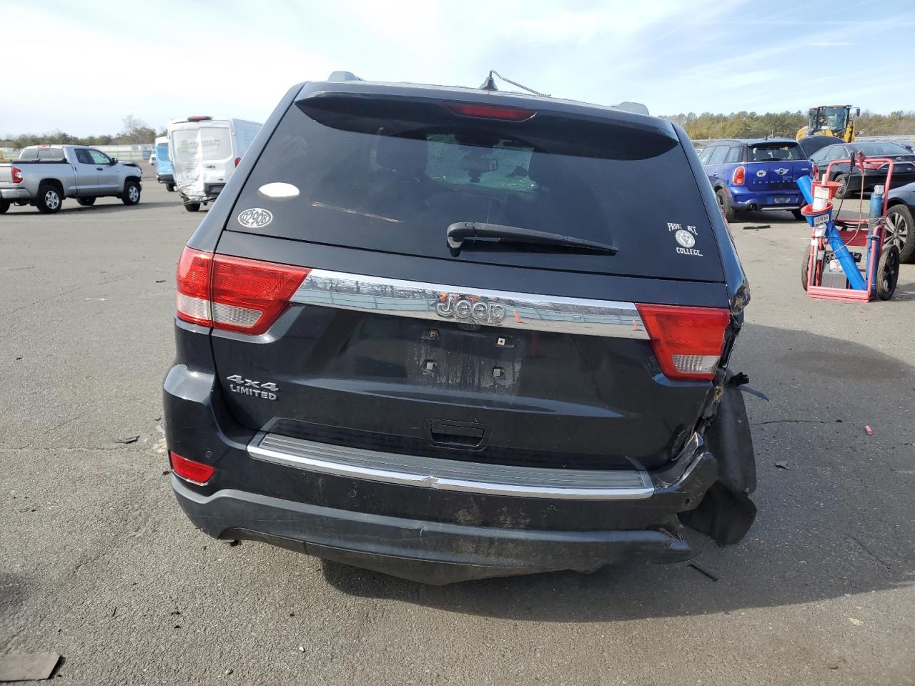 2011 Jeep Grand Cherokee - Image 6