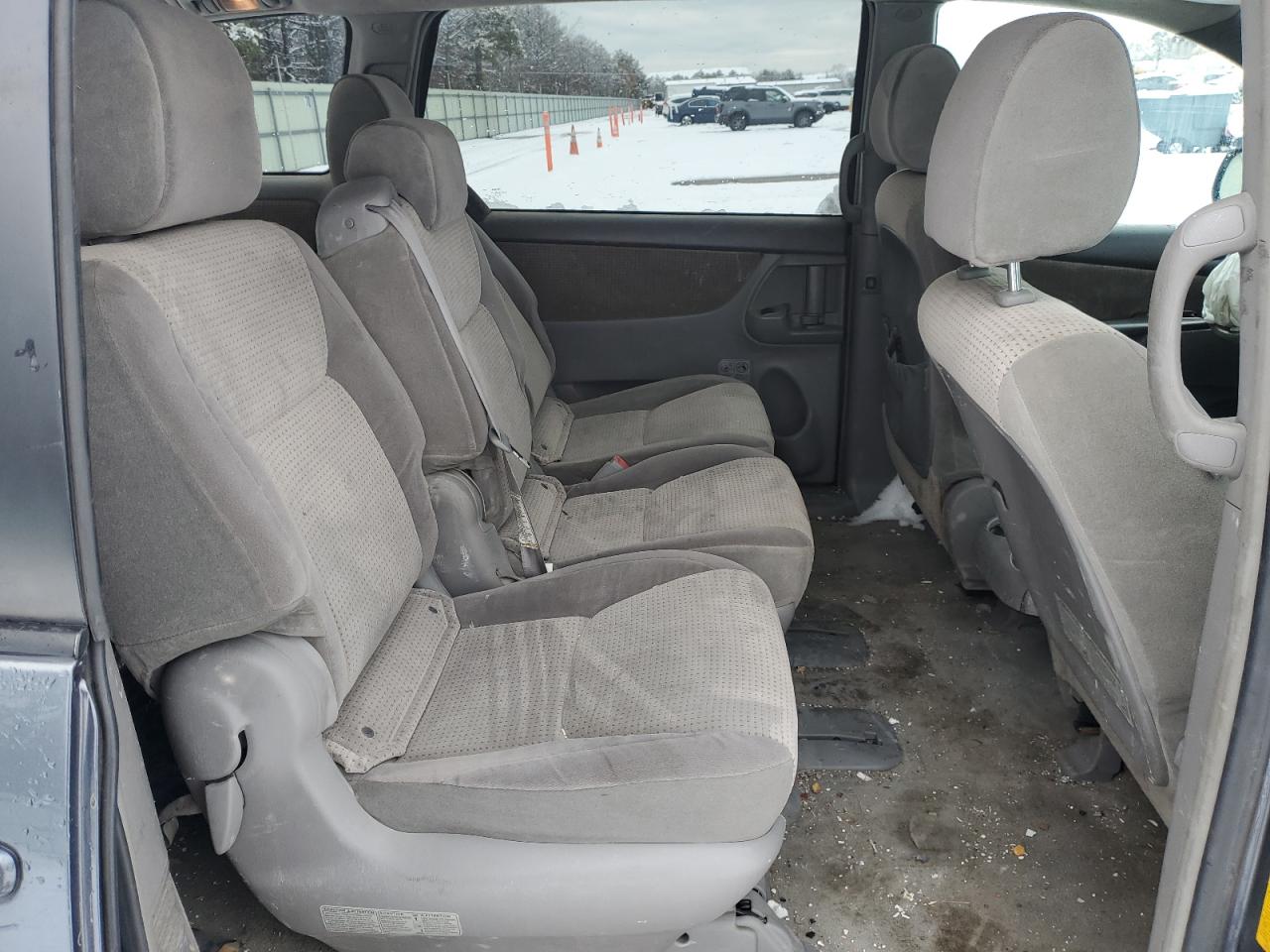 2010 Toyota Sienna - Image 12