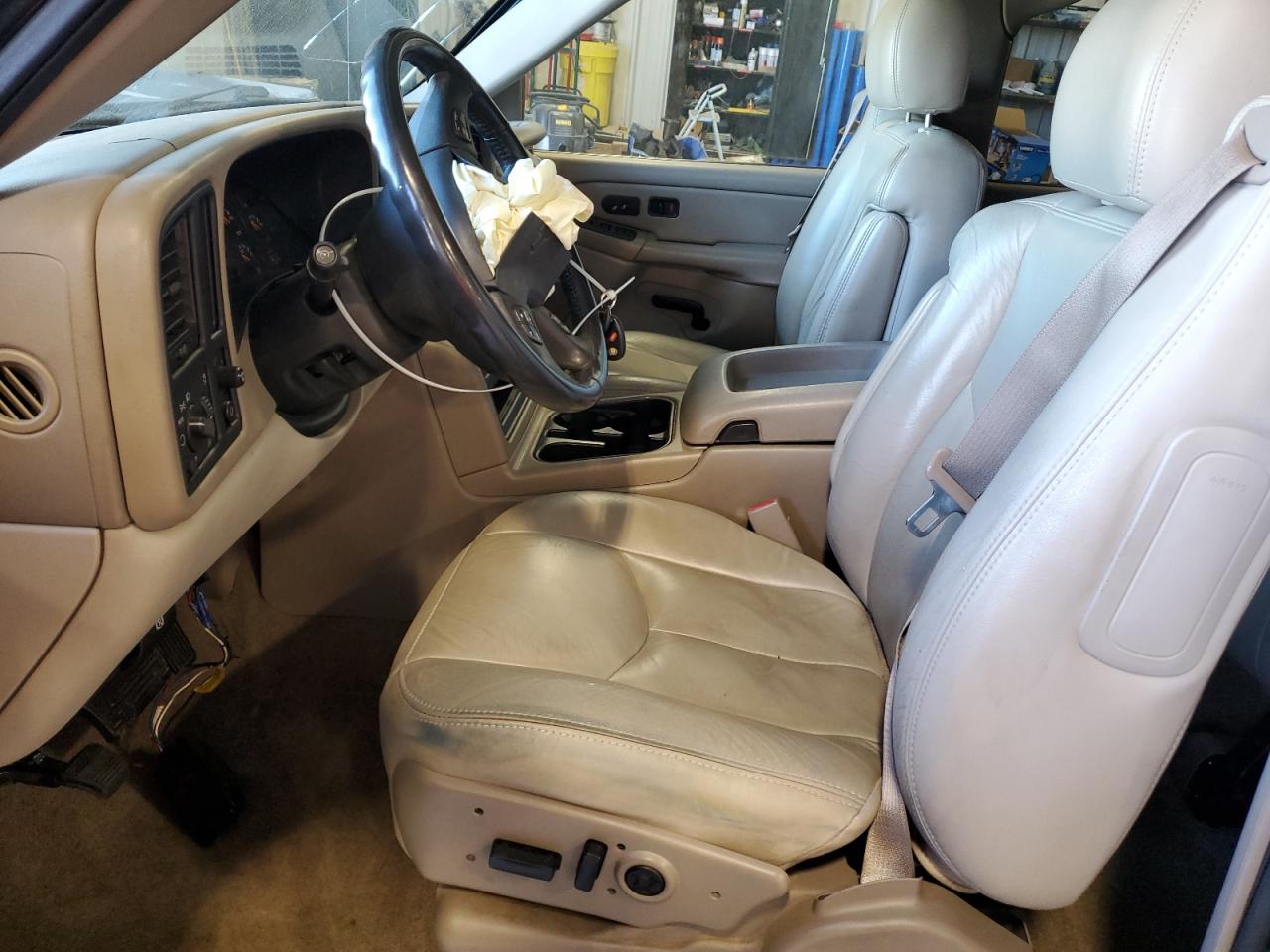 2004 Chevrolet Suburban - Image 7