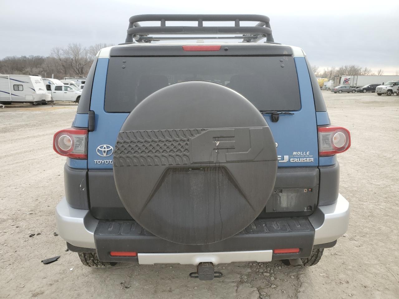 2013 Toyota FJ Cruiser - Image 6