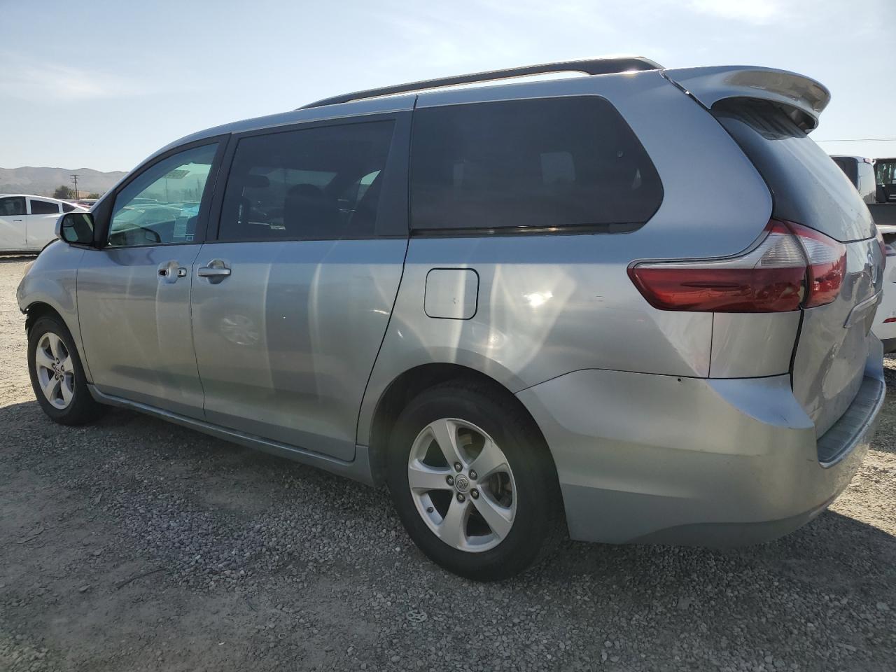 2017 Toyota Sienna - Image 2