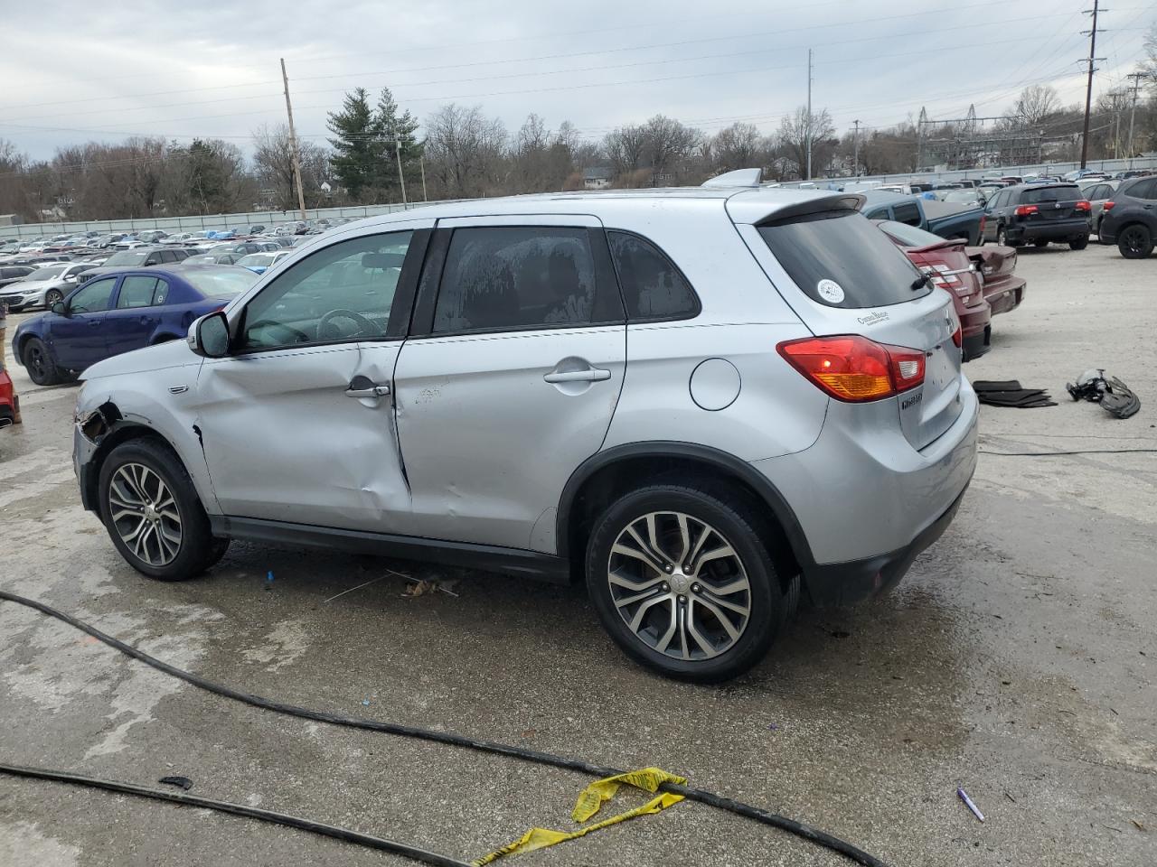 2017 Mitsubishi Outlander - Image 2