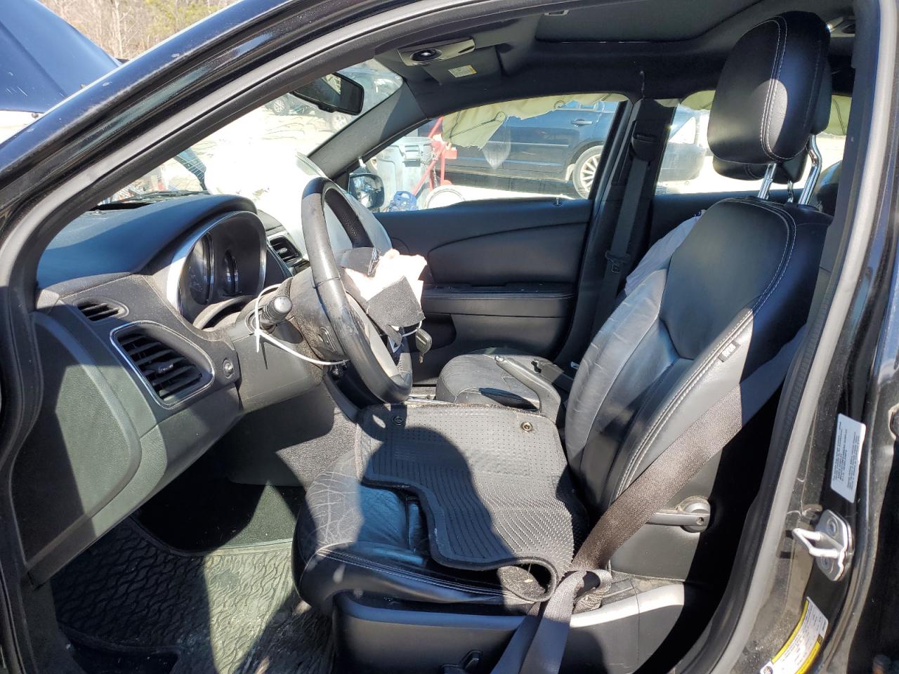 2013 Chrysler 200 - Image 7