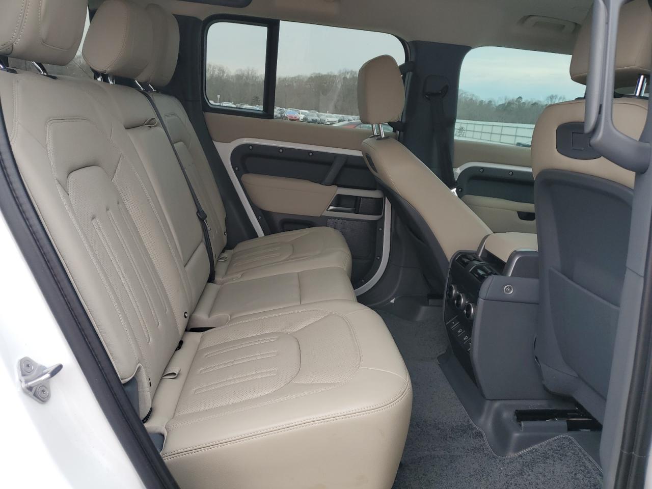 2021 Land Rover Defender - Image 11