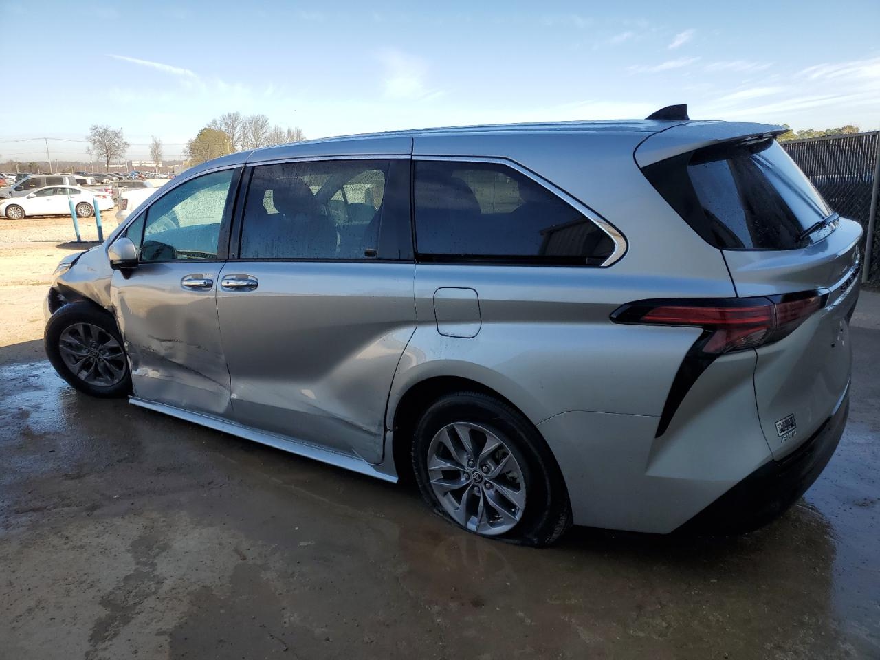 2022 Toyota Sienna - Image 2