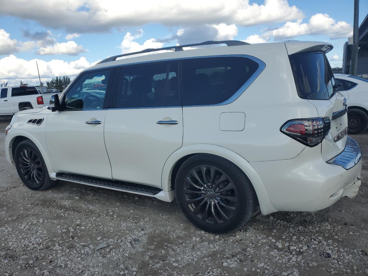2015 Infiniti QX80 - Image 2