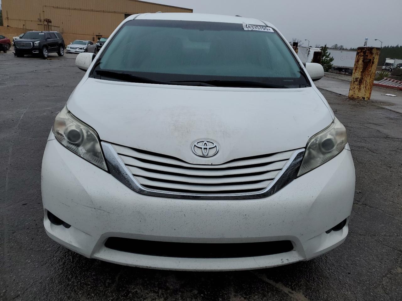 2015 Toyota Sienna - Image 5