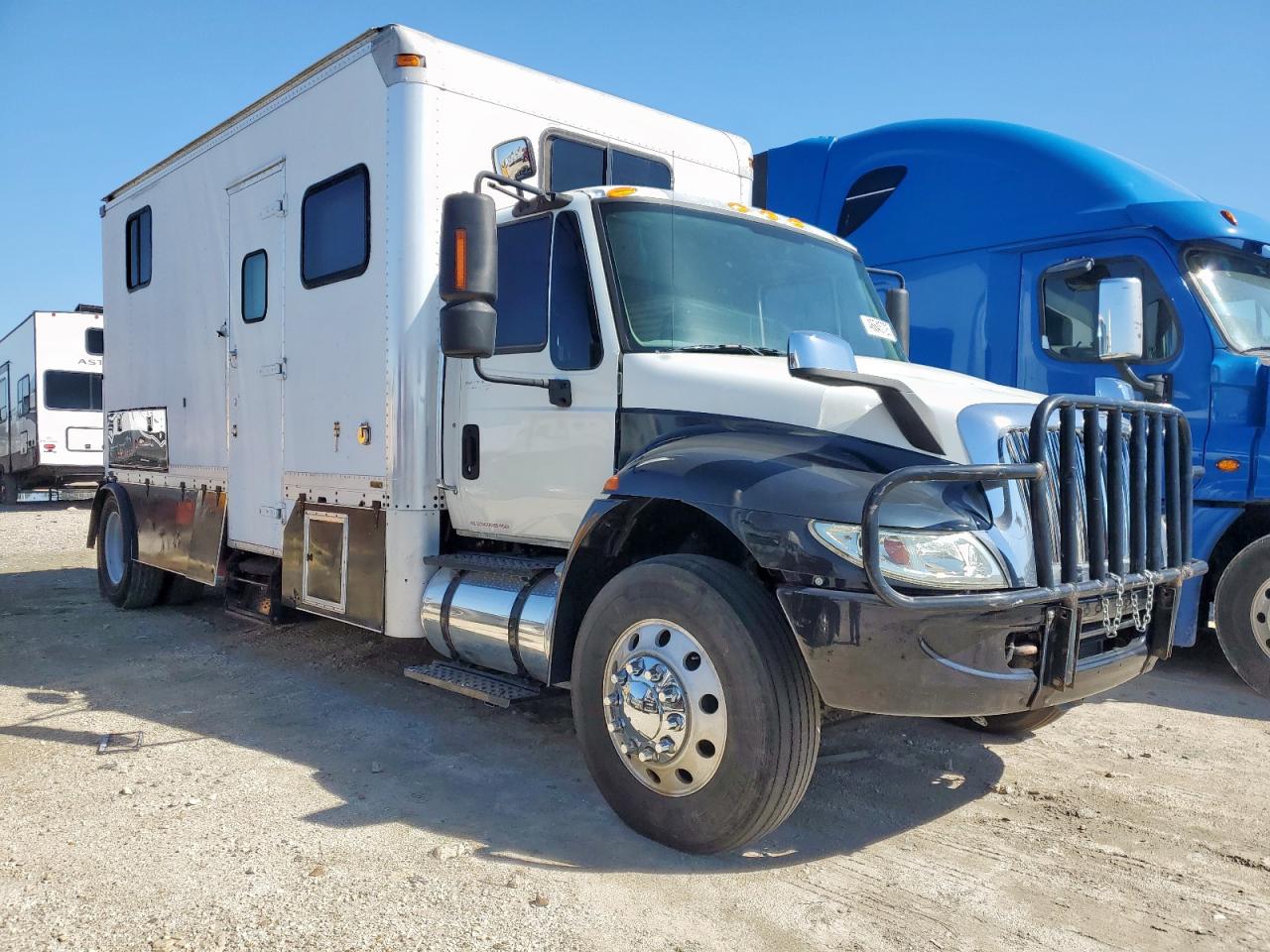 Grand Prairie, TX에서 판매 중인 2003 Interional 4300 Expeditor Truck - Normal Wear