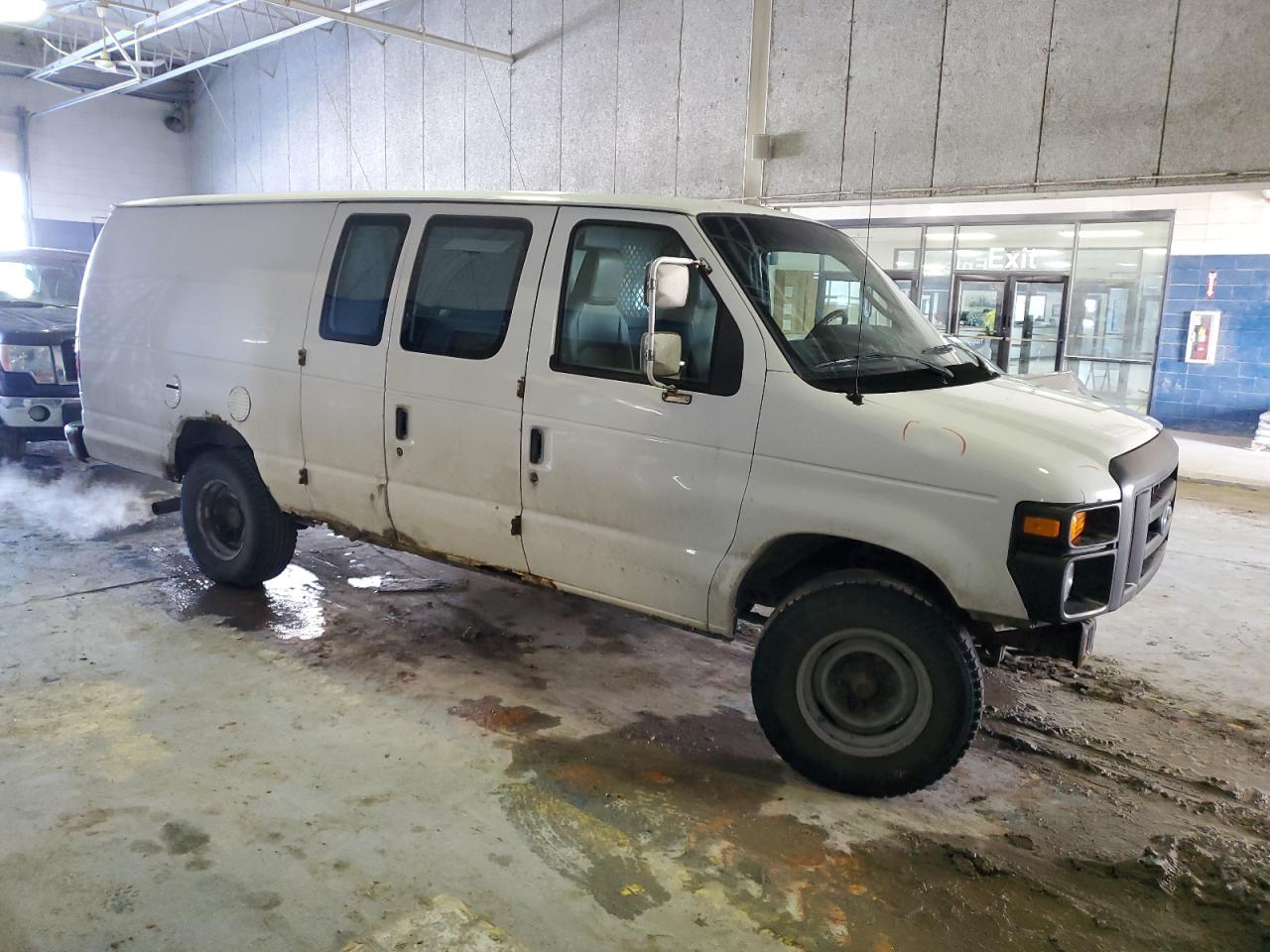 2010 Ford Econoline - Image 4