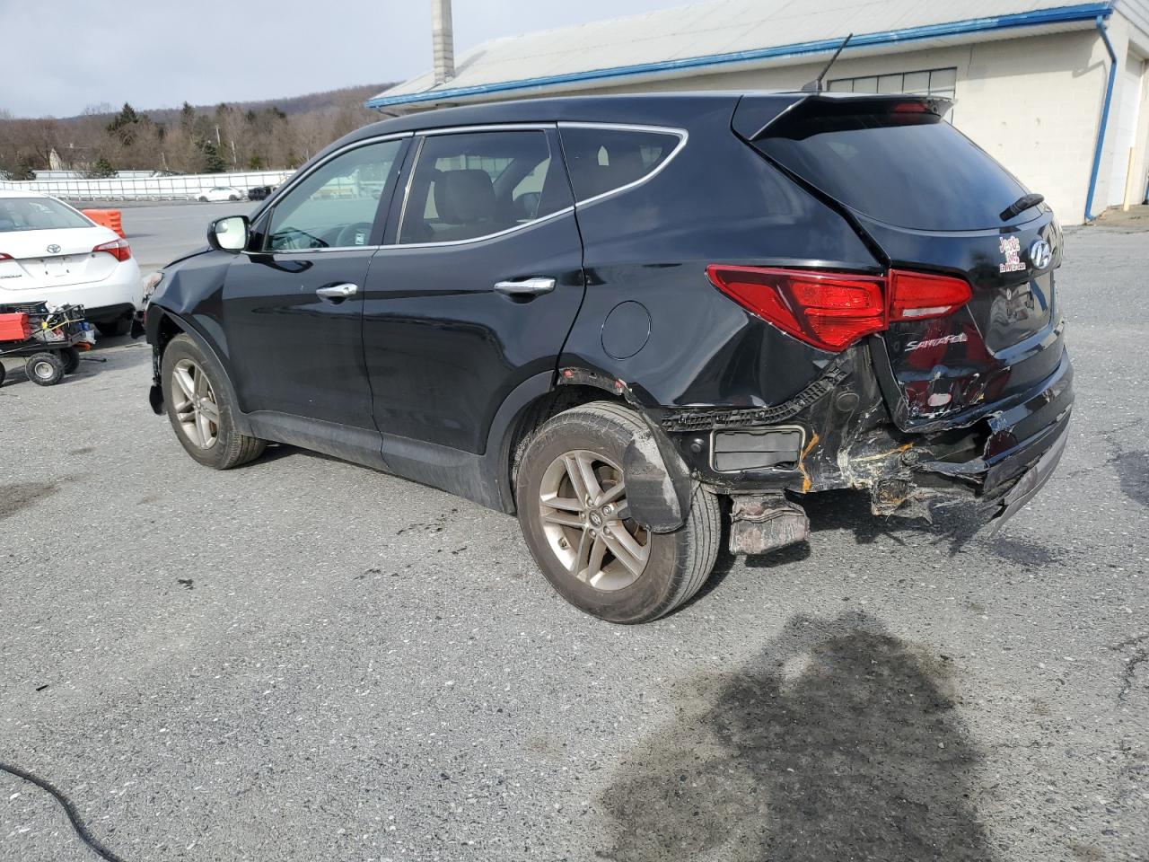 2018 Hyundai Santa Fe - Image 2