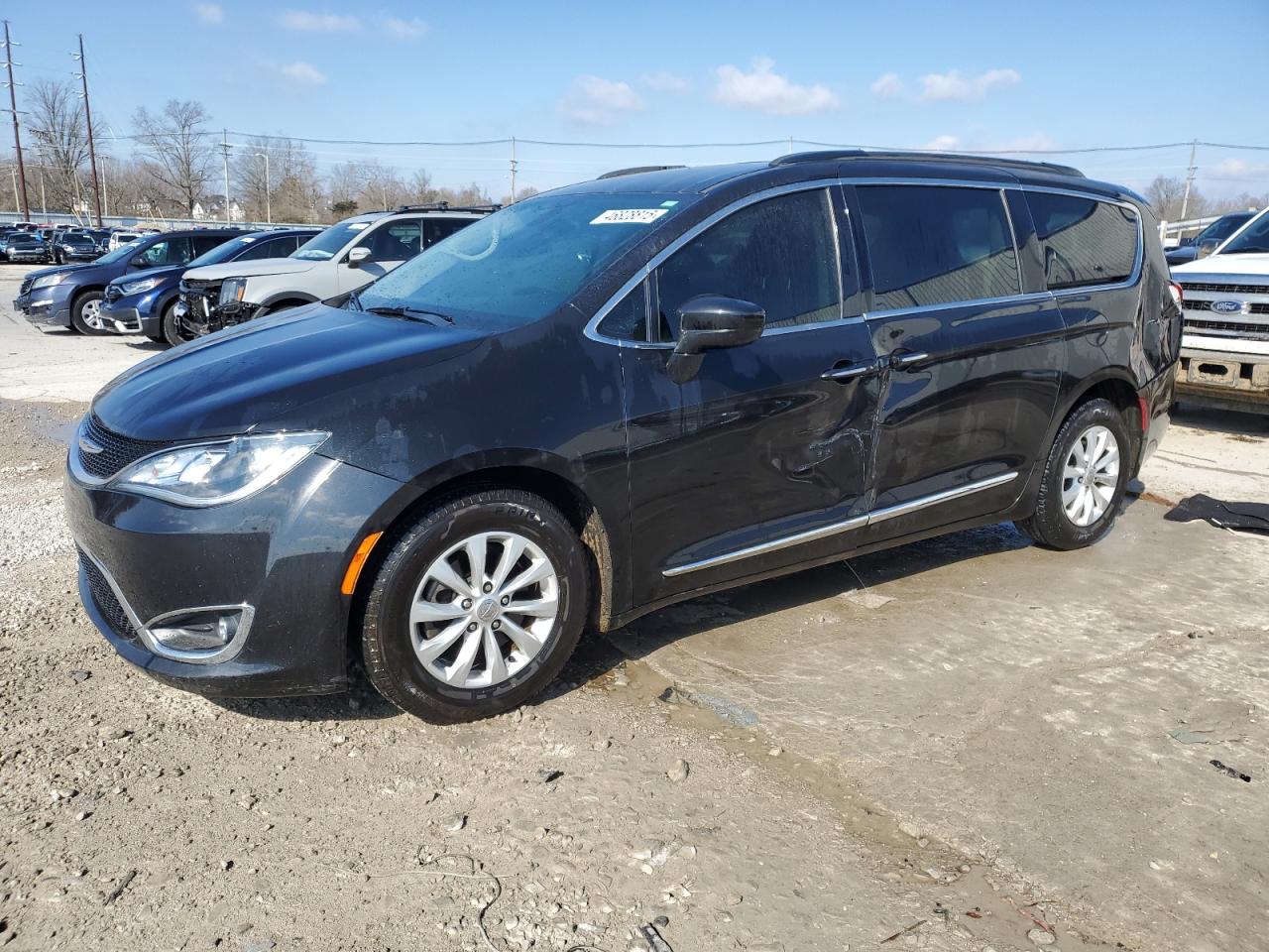 2017 Chrysler Pacifica - Image 1