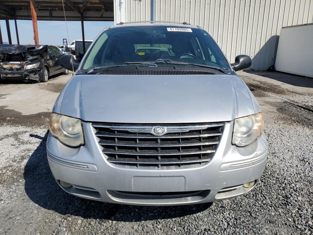 2006 Chrysler Town & Country - Image 5