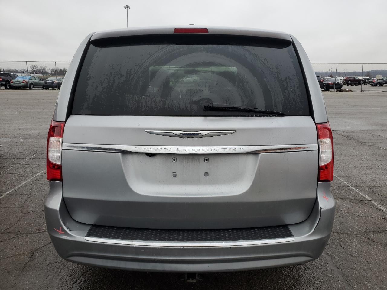 2015 Chrysler Town & Country - Image 6