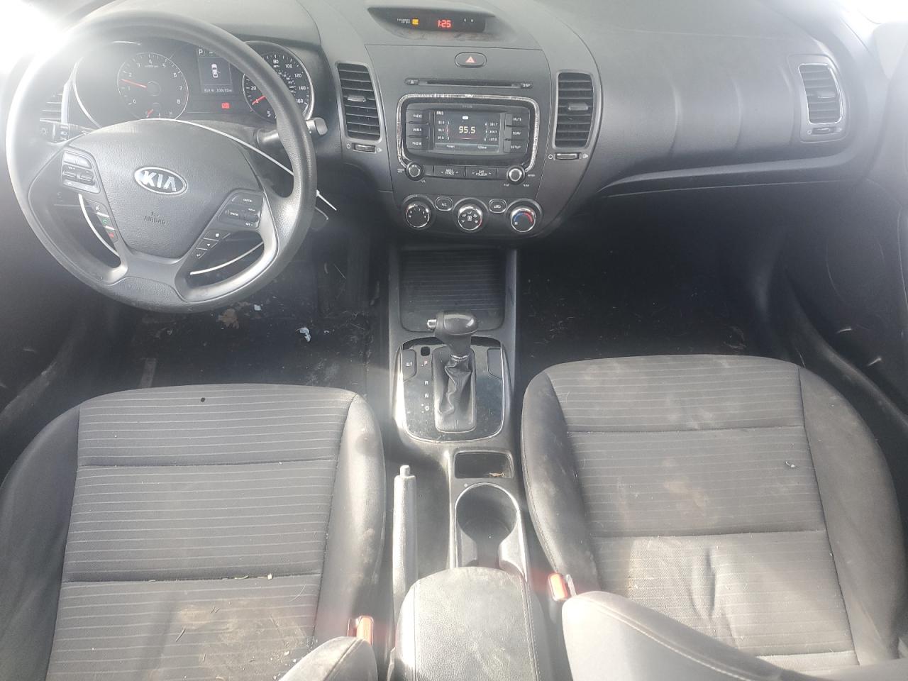 2017 Kia Forte - Image 8