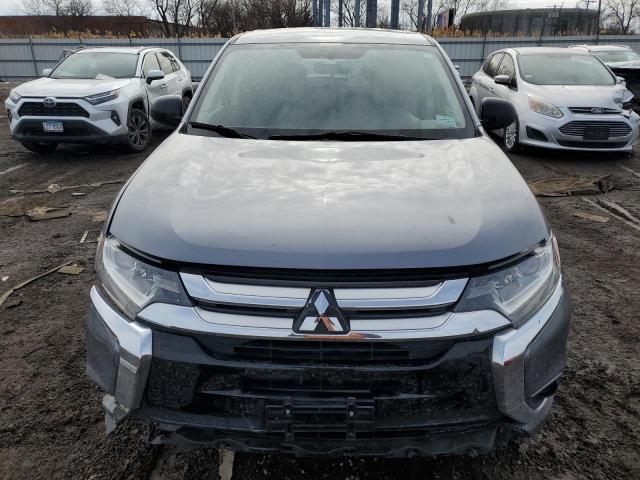  MITSUBISHI OUTLANDER 2018 Srebrny