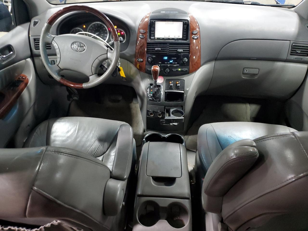 2004 Toyota Sienna - Image 8