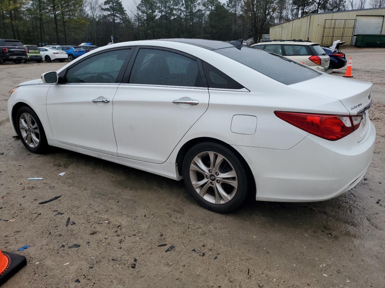 2013 Hyundai Sonata - Image 2