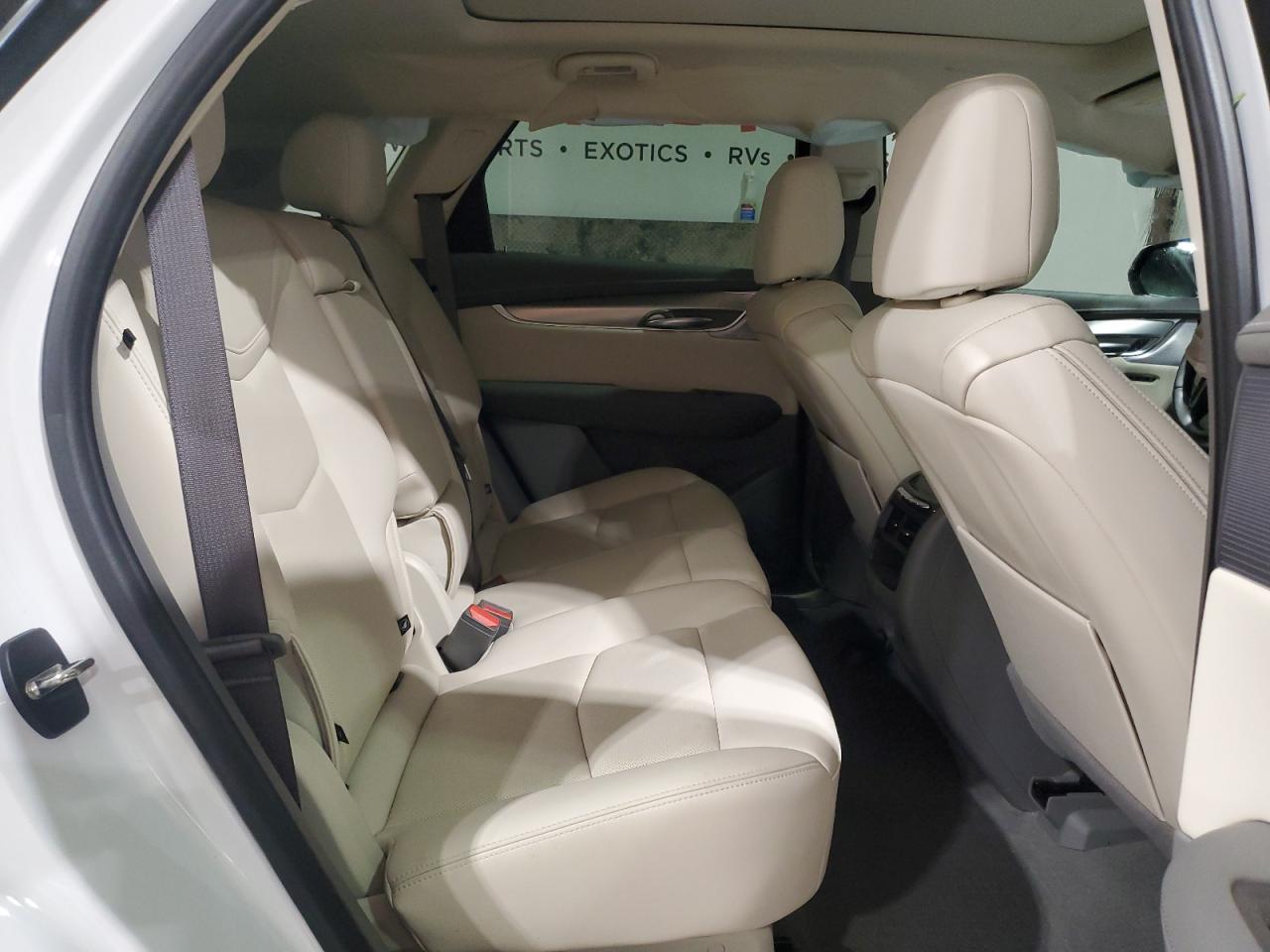 2022 Cadillac XT5 - Image 11