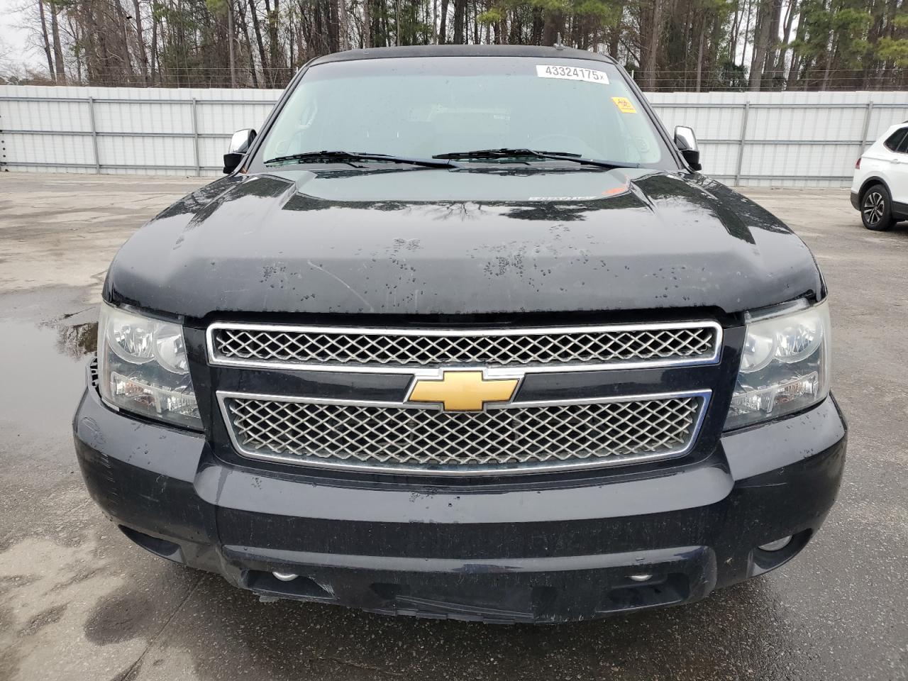 2014 Chevrolet Suburban - Image 5