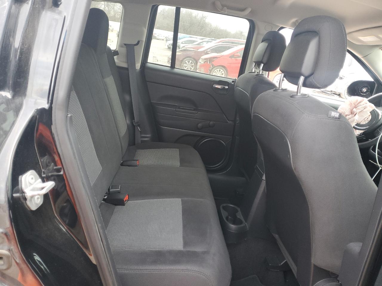 2016 Jeep Compass - Image 11