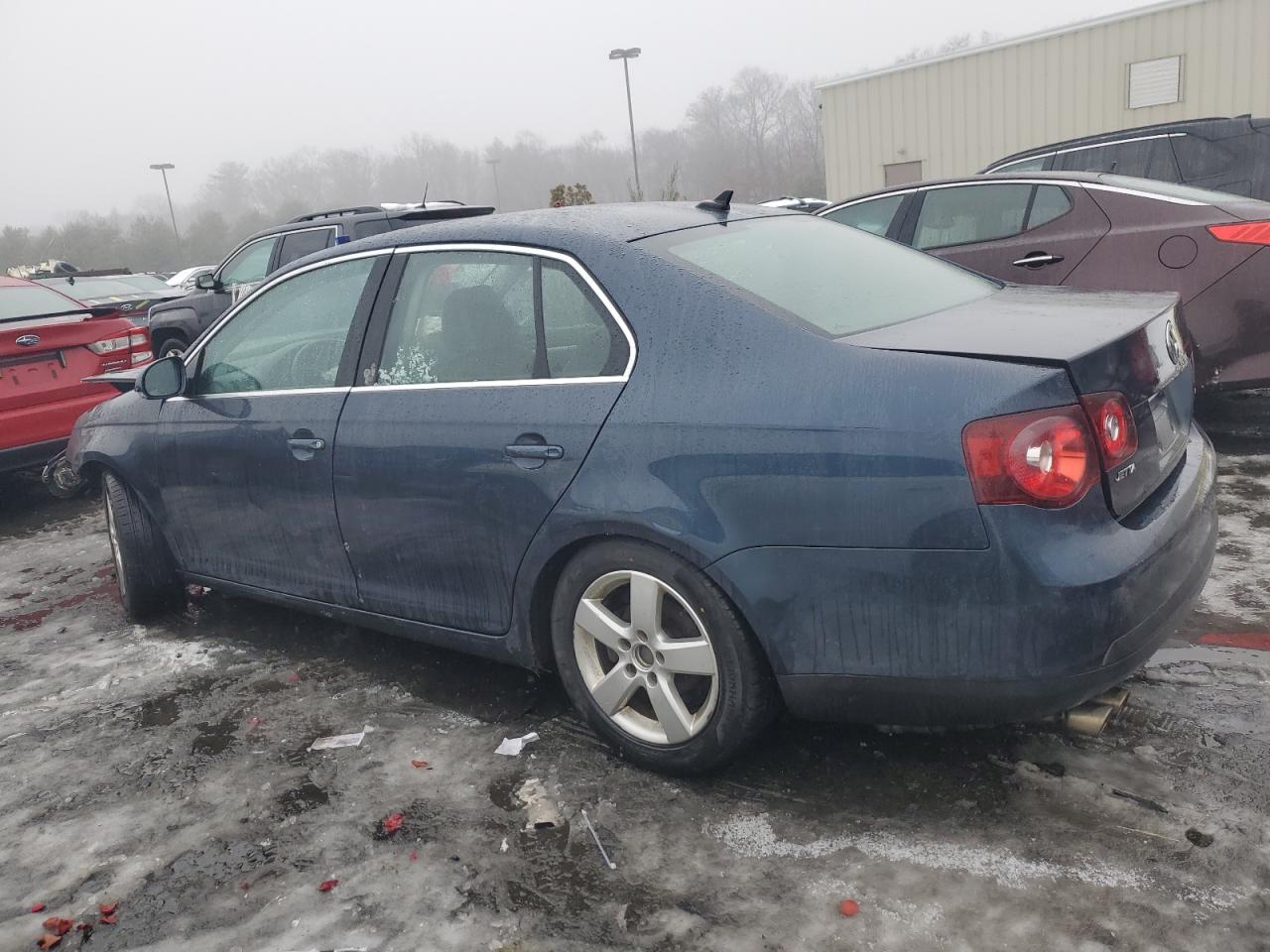 2009 Volkswagen Jetta - Image 2
