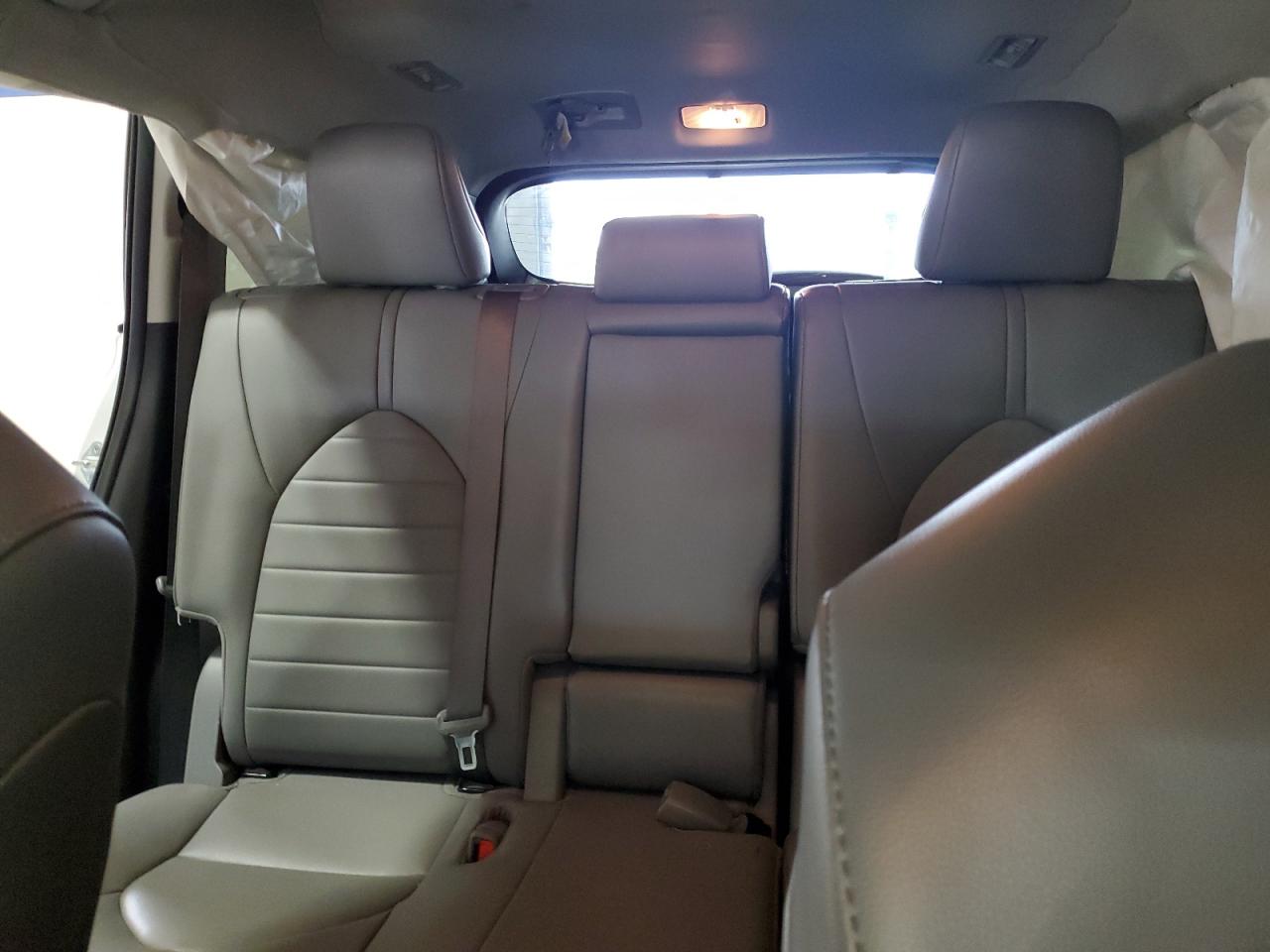 2022 Toyota Highlander - Image 10