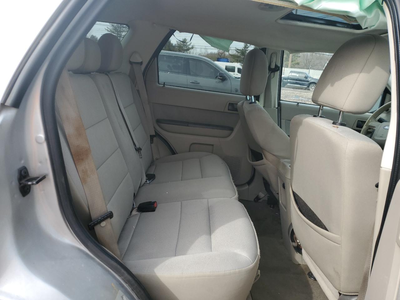 2010 Ford Escape - Image 11