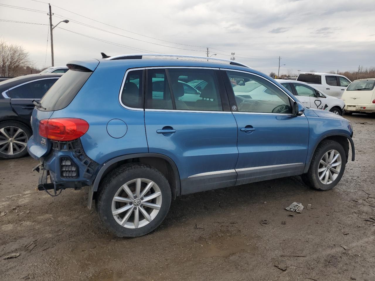 2017 Volkswagen Tiguan - Image 3