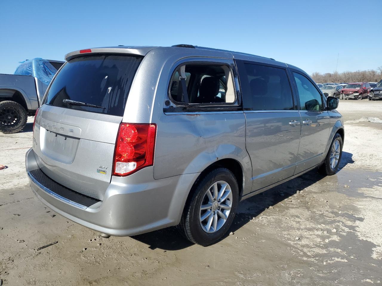 2019 Dodge Caravan - Image 3