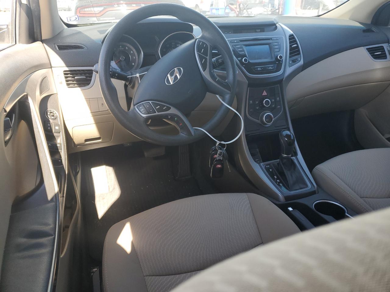 2016 Hyundai Elantra - Image 8