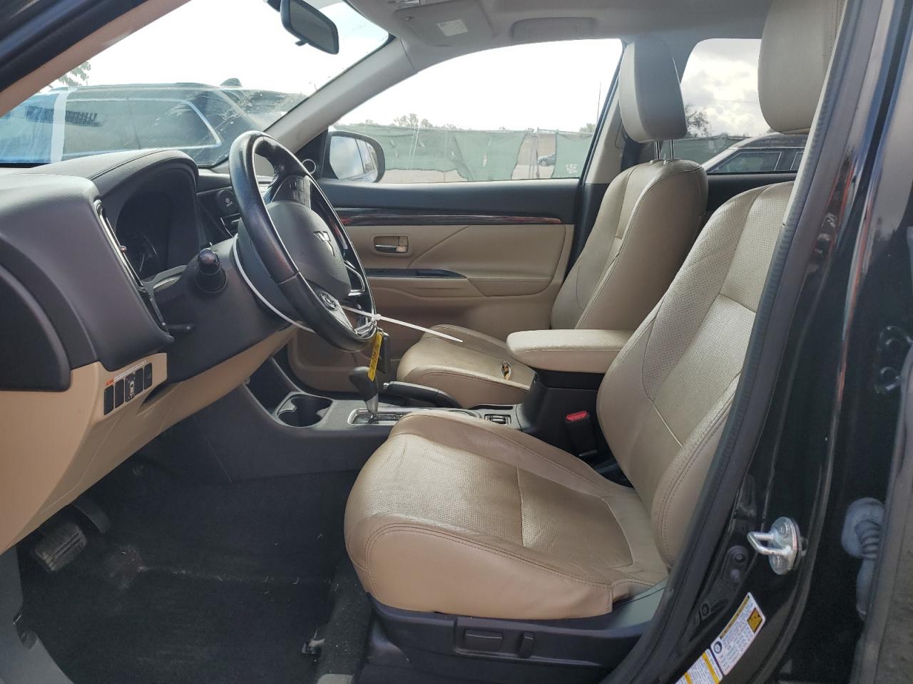 2016 Mitsubishi Outlander - Image 7