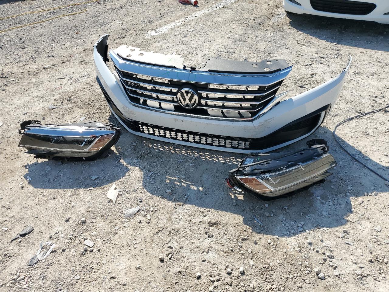 2020 Volkswagen Passat - Image 12