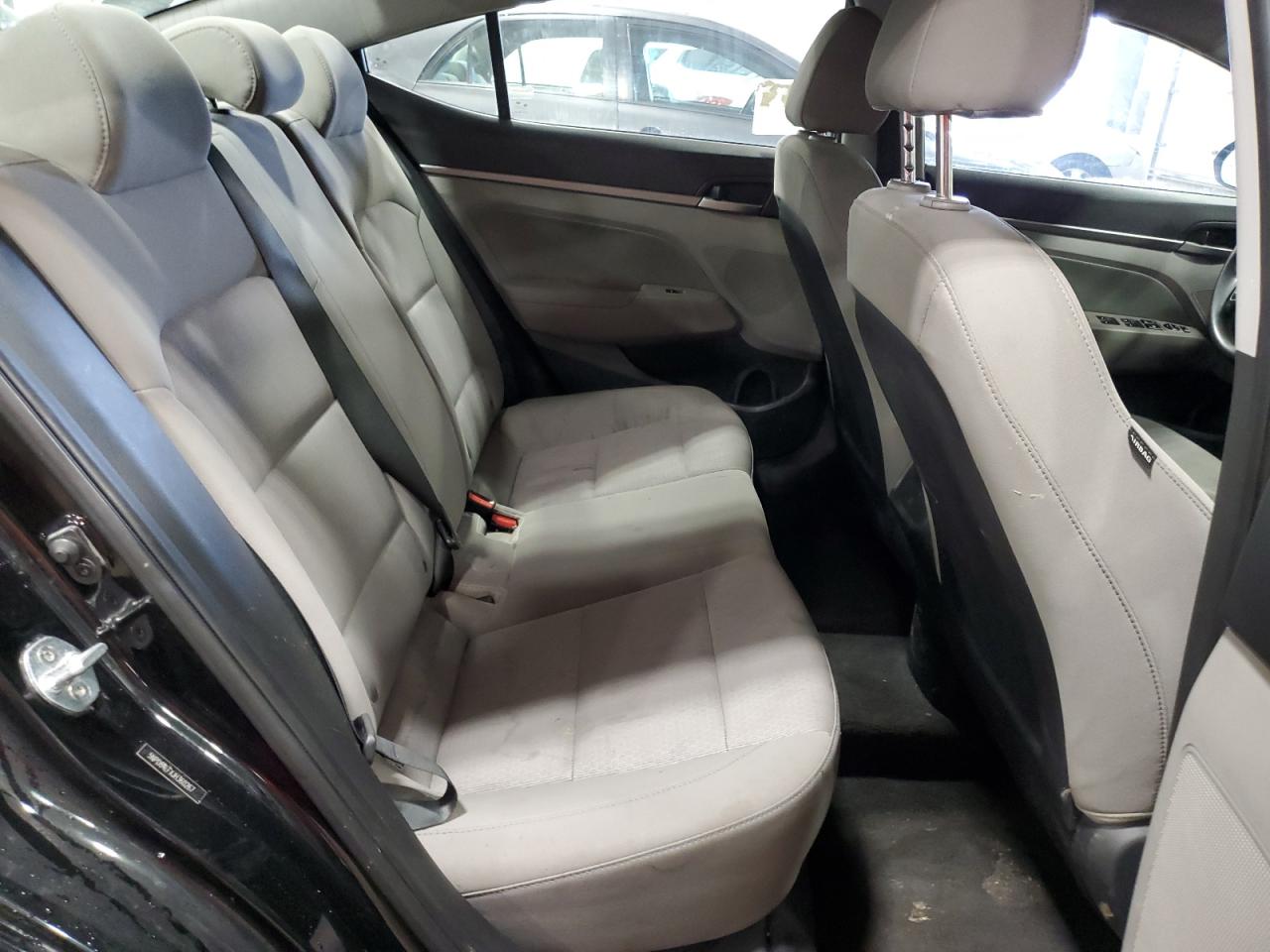2018 Hyundai Elantra - Image 11