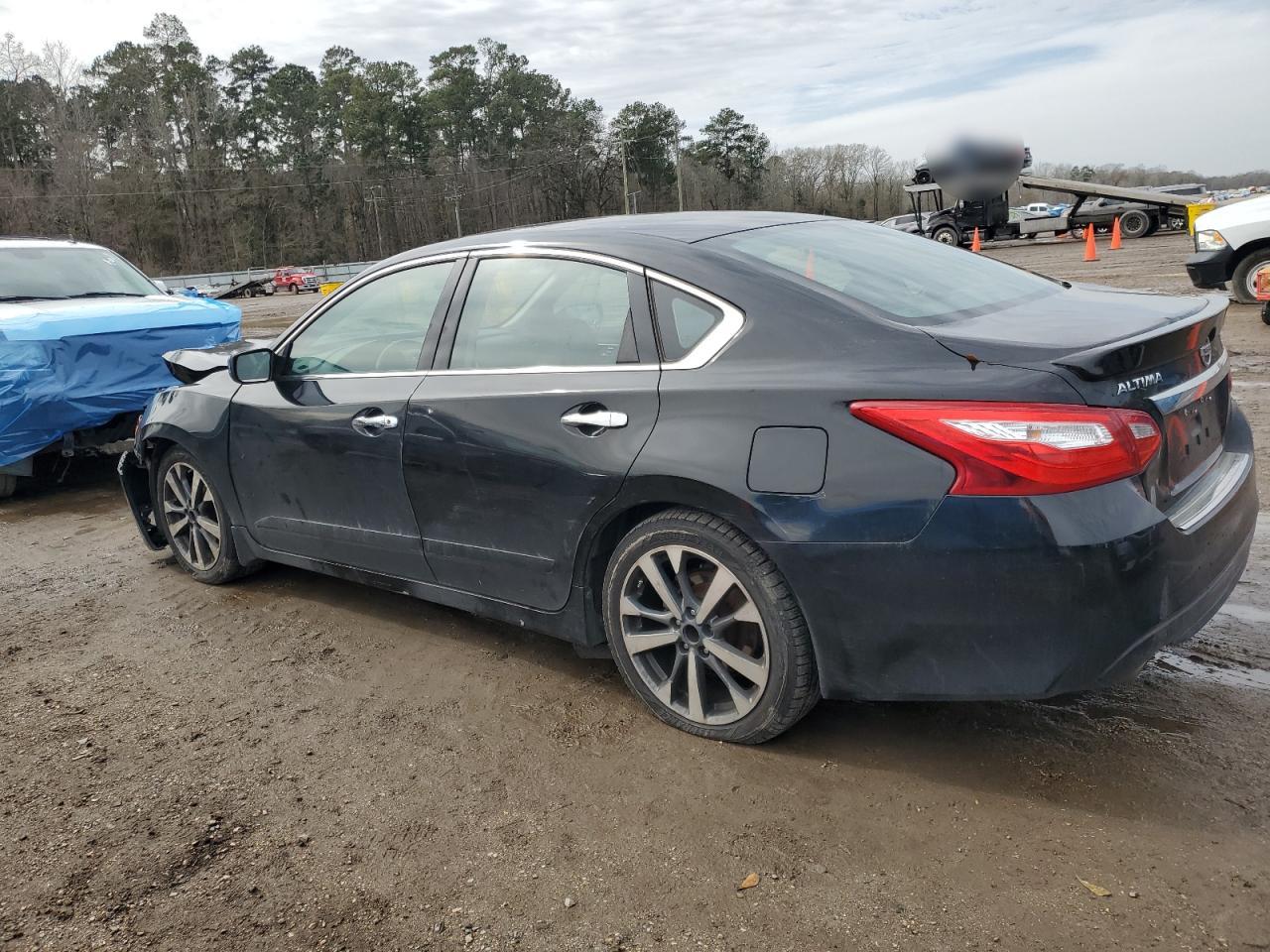 2016 Nissan Altima - Image 2