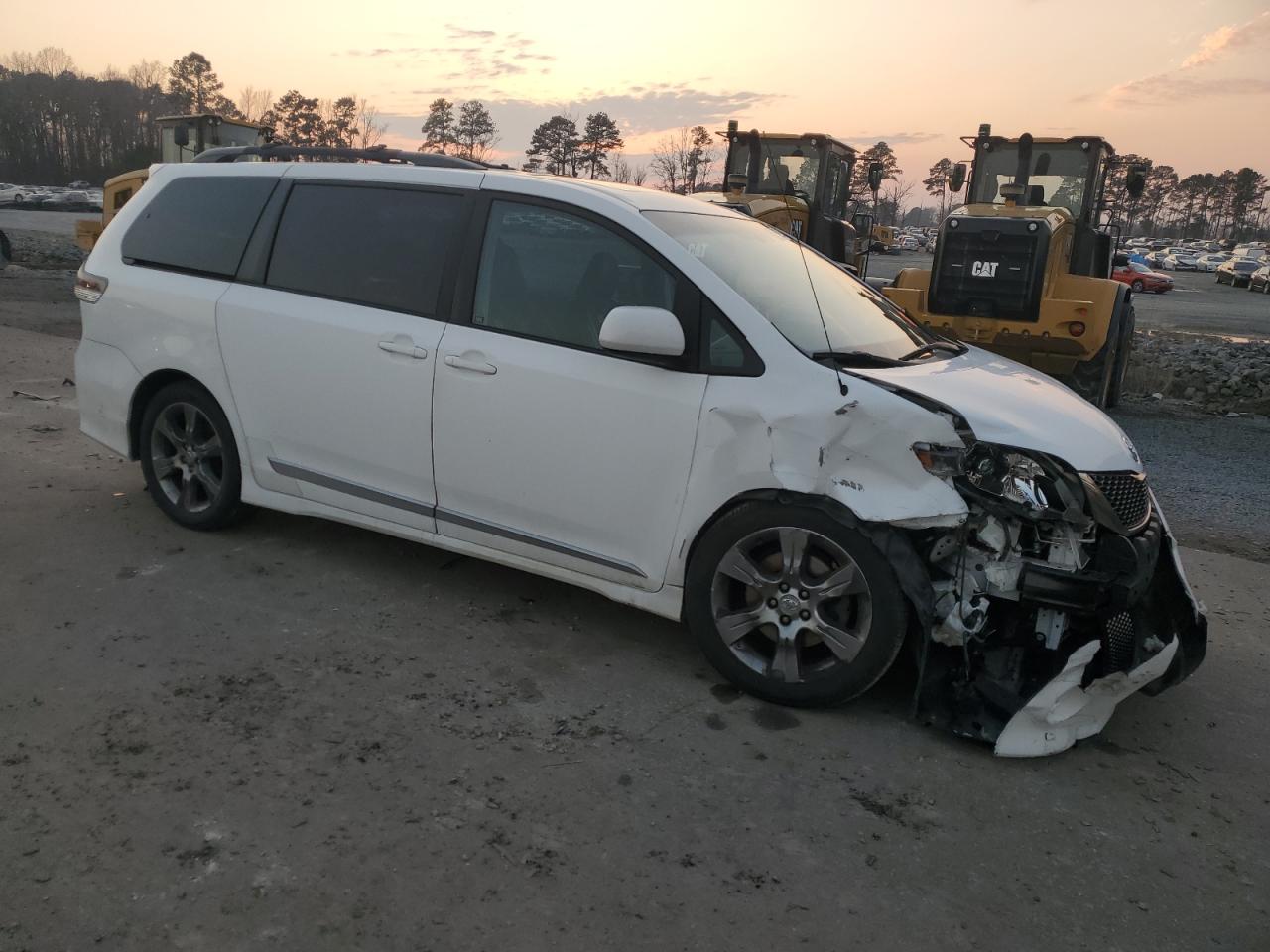 2011 Toyota Sienna - Image 4