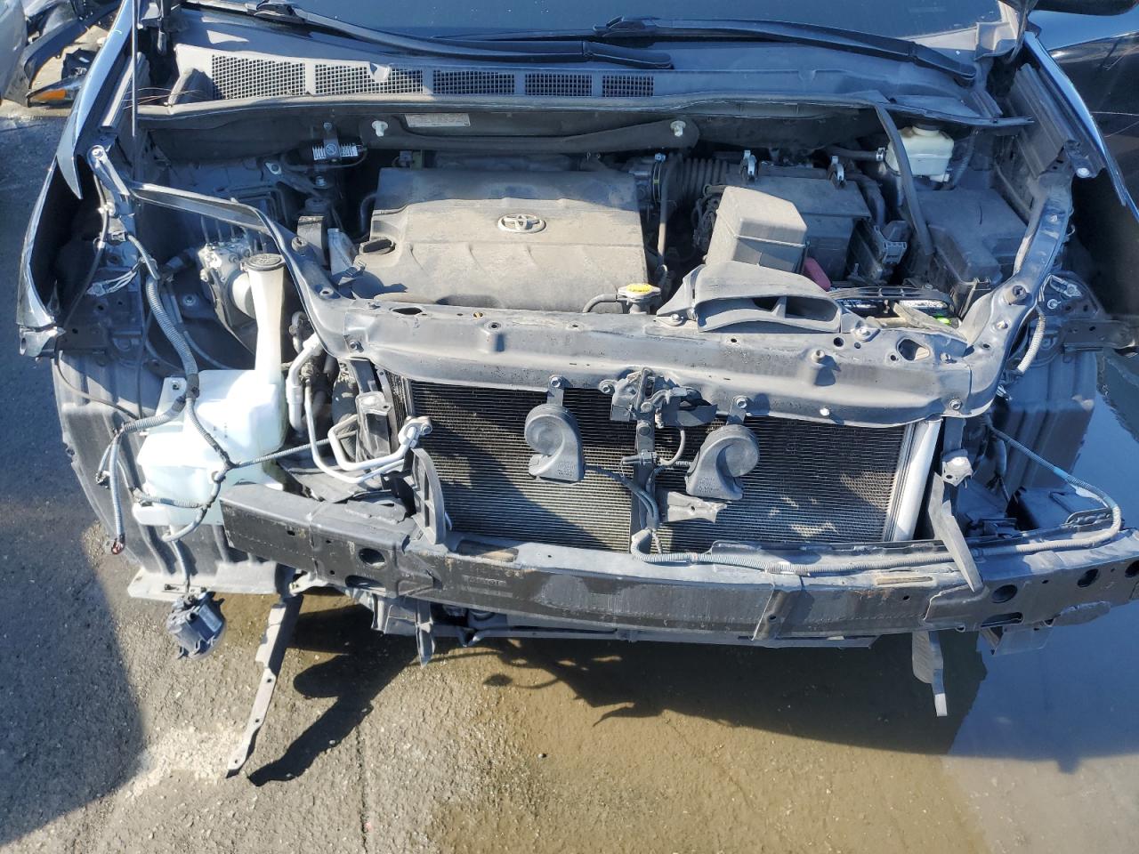 2016 Toyota Sienna - Image 12