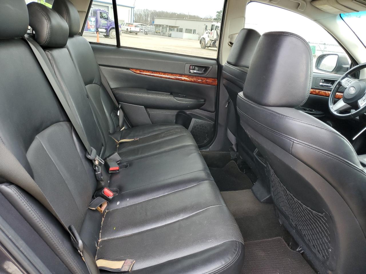 2011 Subaru Outback - Image 11