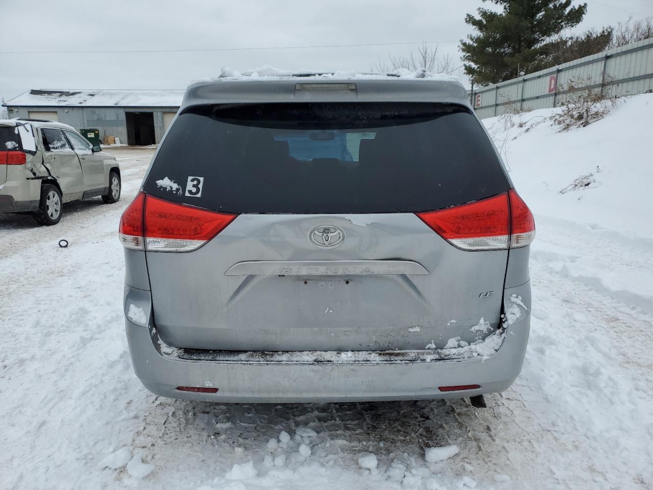 2011 Toyota Sienna - Image 6