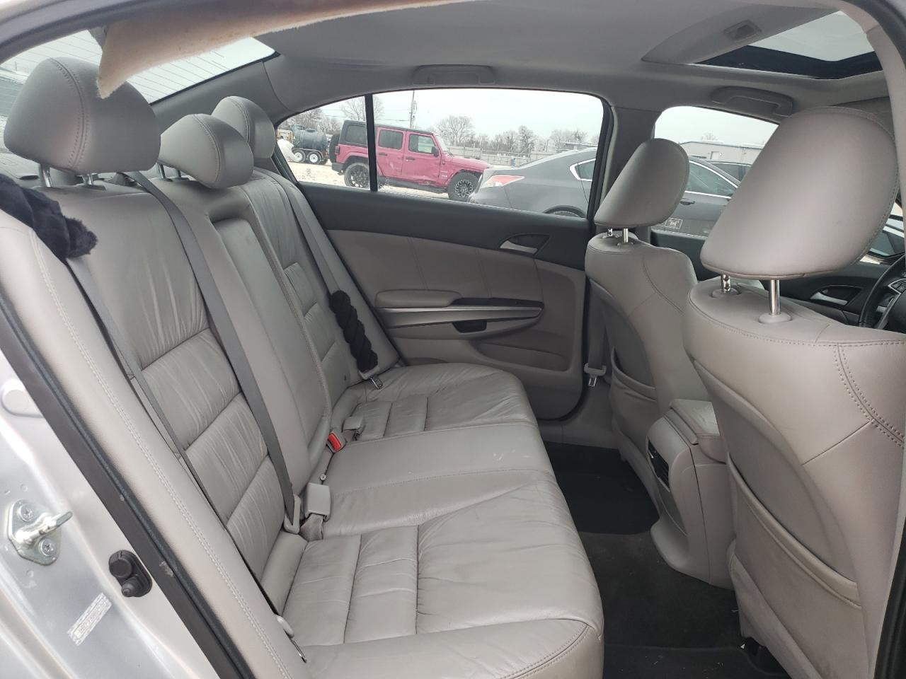 2010 Honda Accord - Image 11