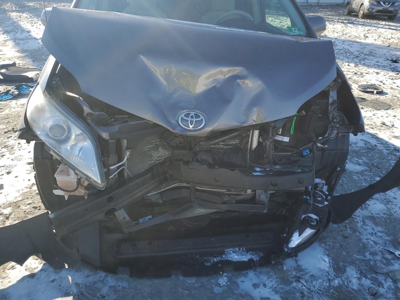 2011 Toyota Sienna - Image 13