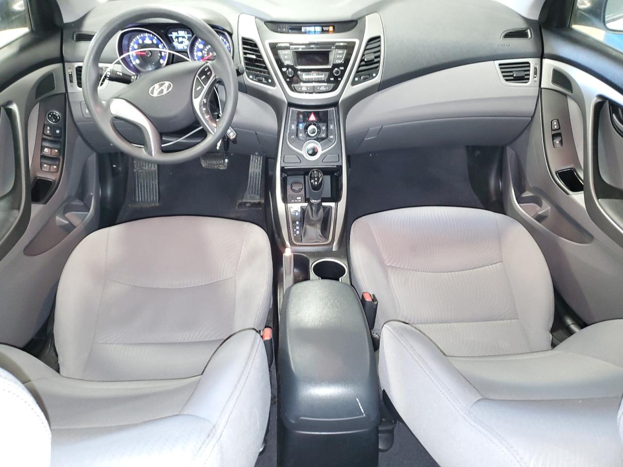 2015 Hyundai Elantra - Image 8