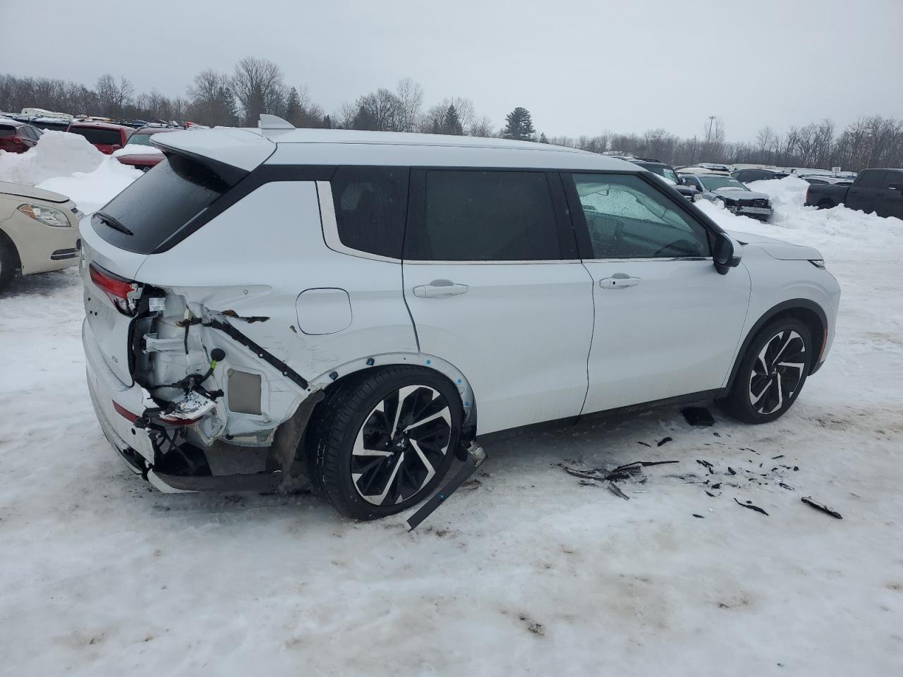 2024 Mitsubishi Outlander - Image 3