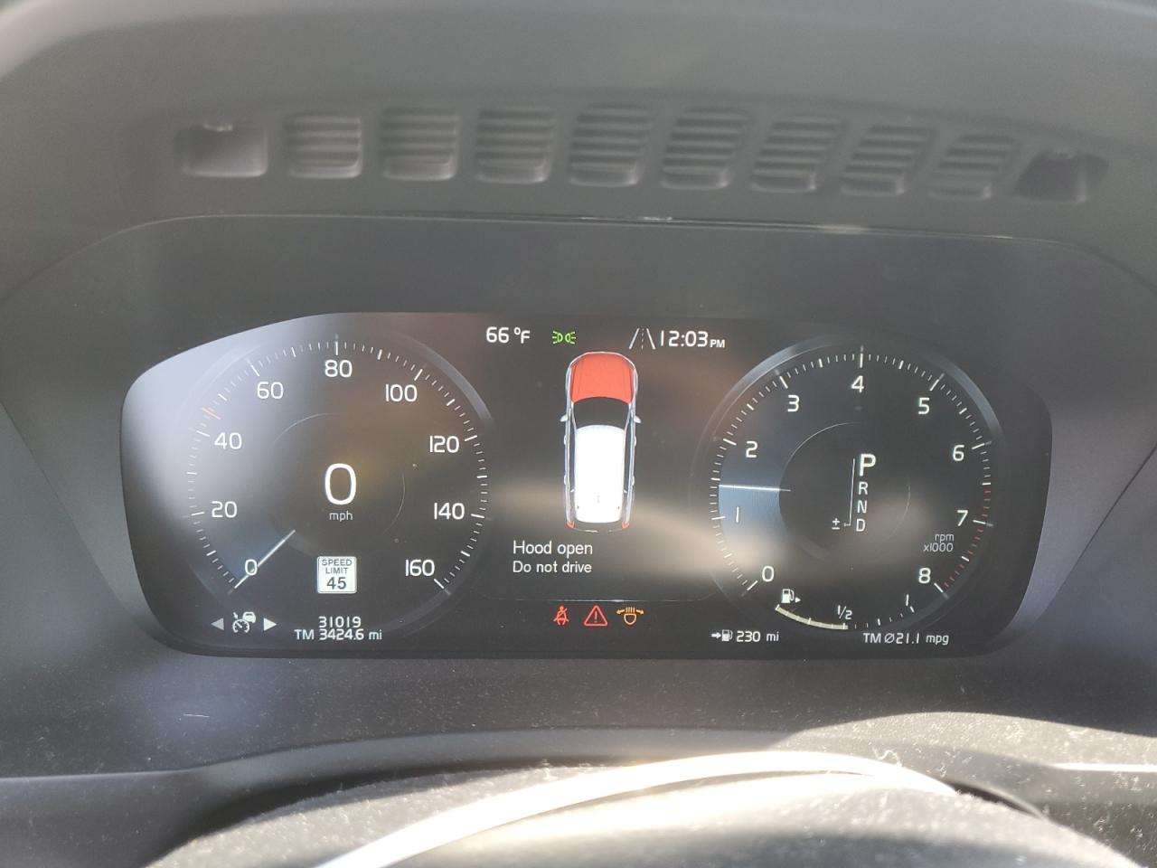 2022 Volvo XC90 - Image 9