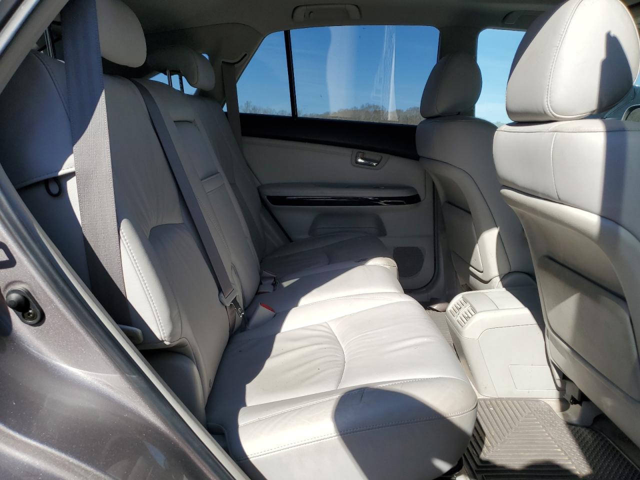 2005 Lexus RX - Image 11