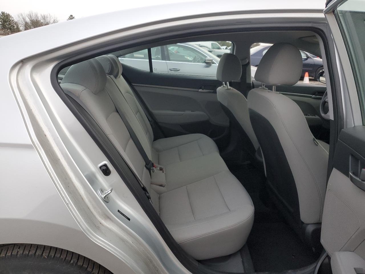 2018 Hyundai Elantra - Image 10
